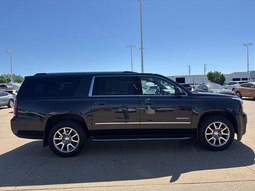 Carbon Black Metallic 2020 GMC Yukon XL Denali