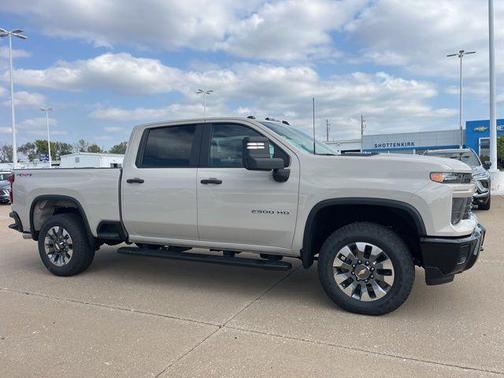 2026 Chevrolet Silverado 2500 Custom