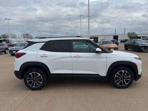 Summit White 2024 Chevrolet Trailblazer LT