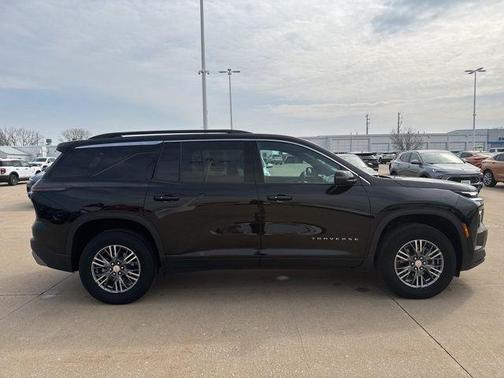 Mosaic Black Metallic 2025 Chevrolet Traverse LT