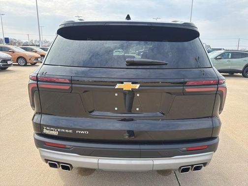 Mosaic Black Metallic 2025 Chevrolet Traverse LT