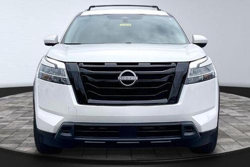 White 2022 Nissan Pathfinder SV