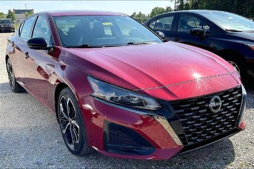 Scarlet Ember 2024 Nissan Altima 2.5 SR