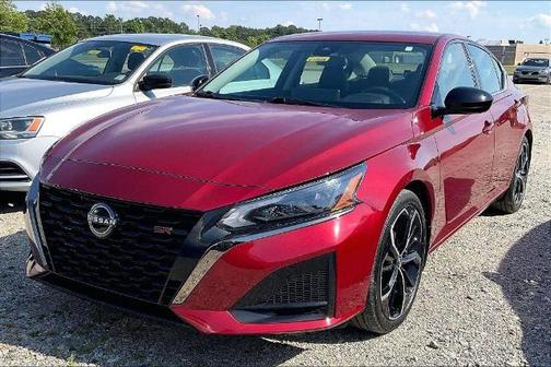 Scarlet Ember 2024 Nissan Altima 2.5 SR