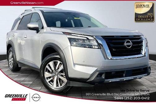 2022 Nissan Pathfinder SL