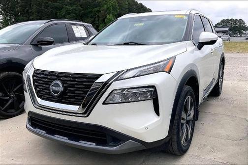 White 2023 Nissan Rogue SL