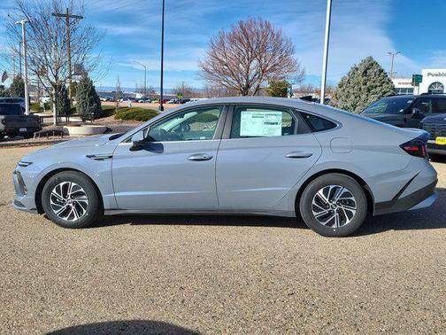 2026 Hyundai SONATA Hybrid Base