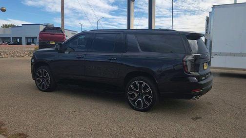 2025 Chevrolet Suburban RST