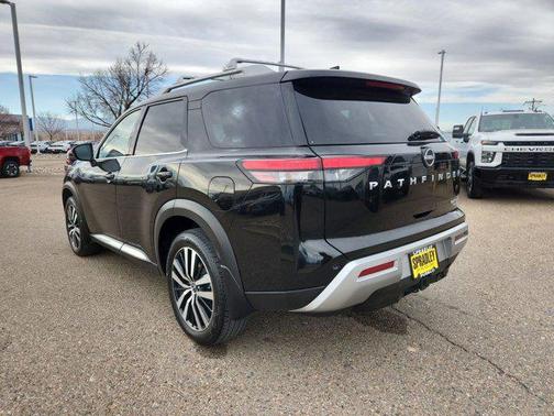 2024 Nissan Pathfinder Platinum