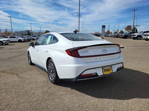 2022 Hyundai SONATA Hybrid SE