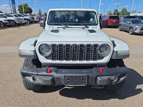 Bright White Clearcoat 2026 Jeep Gladiator Rubicon
