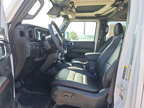 Bright White Clearcoat 2026 Jeep Gladiator Rubicon