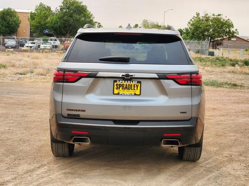 Sterling Grey Metallic 2023 Chevrolet Traverse Premier