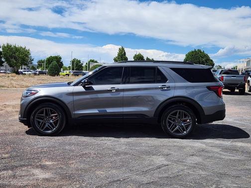 Carbonized Gray Metallic 2025 Ford Explorer ST-Line