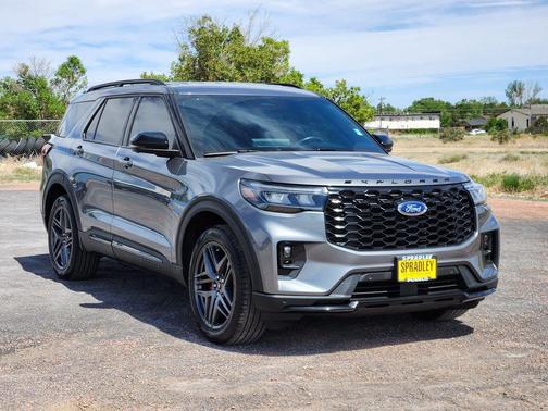 Carbonized Gray Metallic 2025 Ford Explorer ST-Line