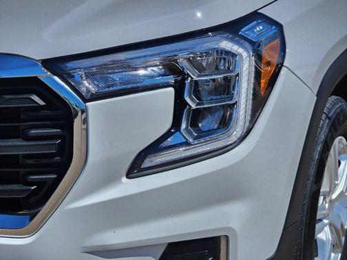 Summit White 2022 GMC Terrain SLE