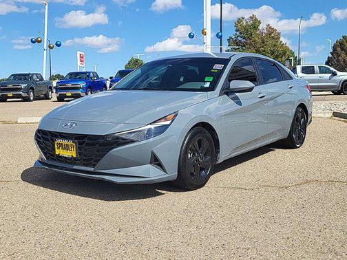 2022 Hyundai ELANTRA SEL