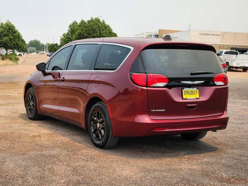 Velvet Red Pearlcoat 2023 Chrysler Voyager LX