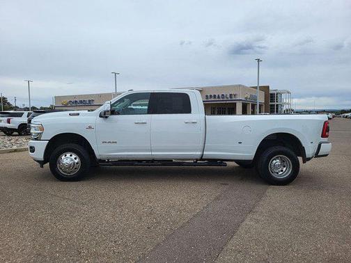 2024 RAM 3500 Laramie Crew Cab 4x4 8' Box