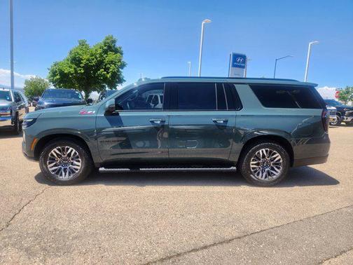 Cypress Gray 2026 Chevrolet Suburban Z71, 4WD