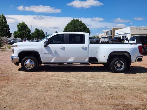 Summit White 2026 Chevrolet Silverado 3500 LT
