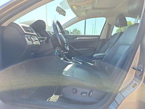 2016 Volkswagen Passat 1.8T SE