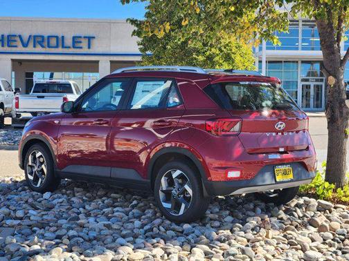 2025 Hyundai VENUE SEL