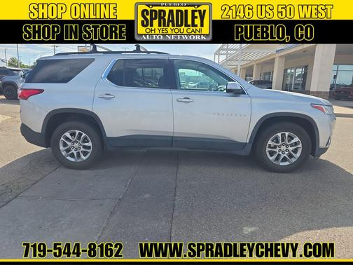 Silver Ice Metallic 2020 Chevrolet Traverse LT Cloth