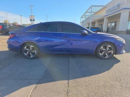 2022 Hyundai ELANTRA Limited