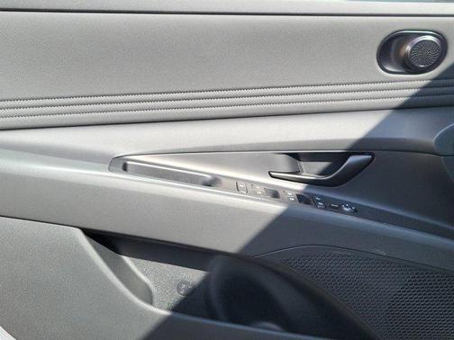 2025 Hyundai ELANTRA HEV SEL Sport