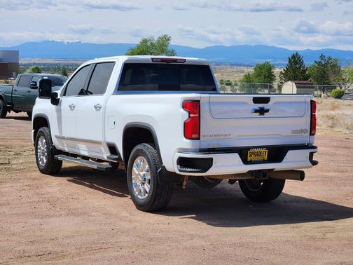 Summit White 2024 Chevrolet Silverado 3500 High Country