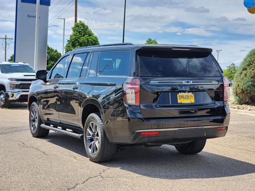 Black 2022 Chevrolet Suburban 4WD Z71