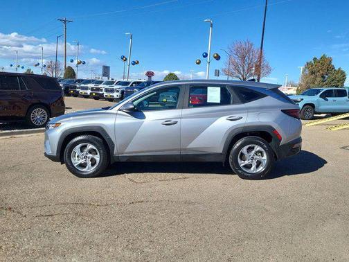 2022 Hyundai TUCSON SE