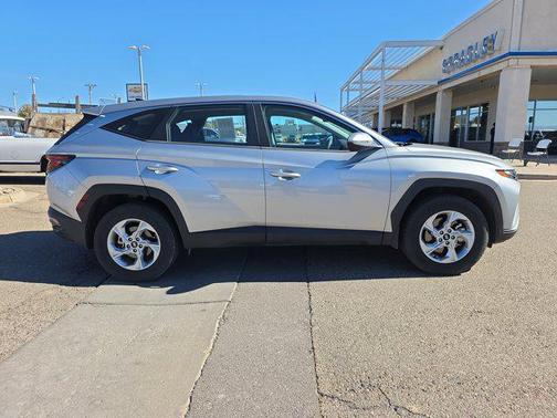 2022 Hyundai TUCSON SE