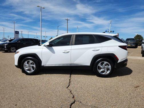 2023 Hyundai TUCSON SE