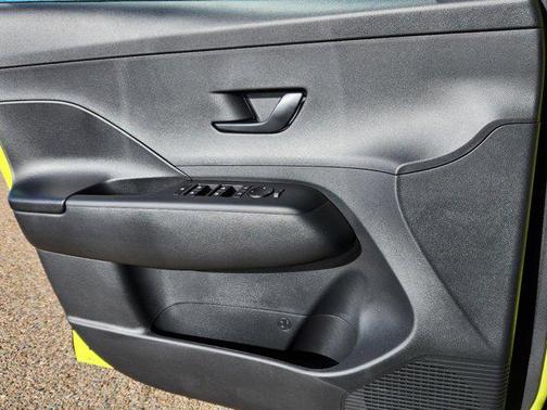 2025 Hyundai KONA SE
