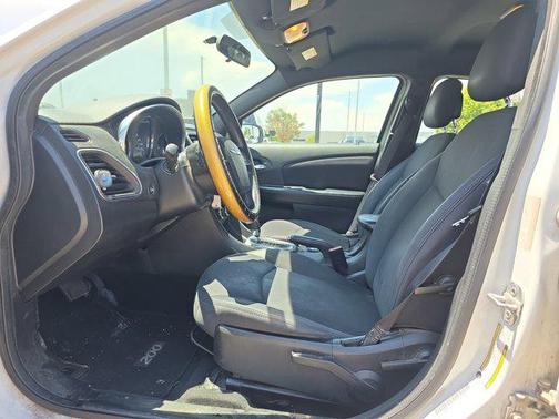 2013 Chrysler 200 LX