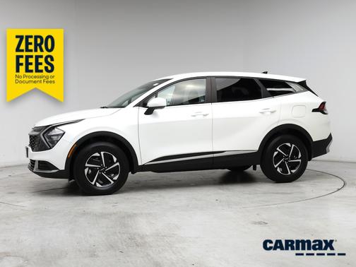 White 2023 Kia Sportage Hybrid LX