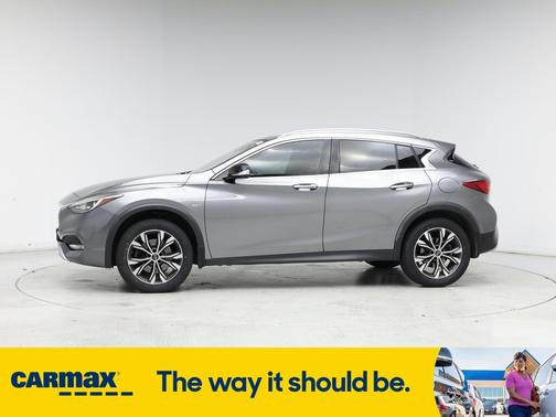 2017 INFINITI QX30 Premium