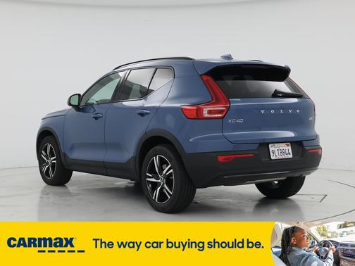 2024 Volvo XC40 B5 Core Dark Theme