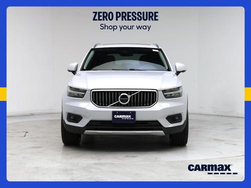 White 2022 Volvo XC40 T5 Inscription