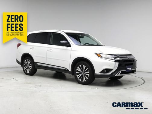 White 2020 Mitsubishi Outlander SE