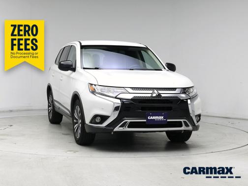 White 2020 Mitsubishi Outlander SE