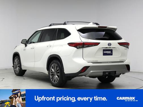 White 2021 Toyota Highlander Hybrid Platinum