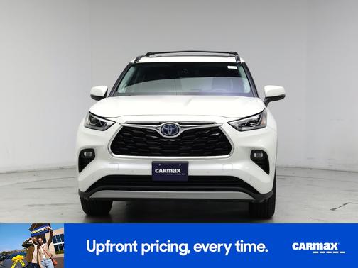 White 2021 Toyota Highlander Hybrid Platinum