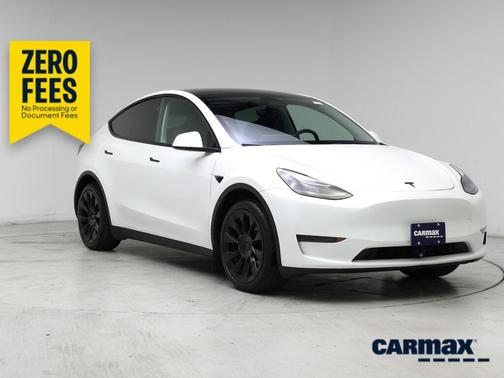 White 2024 Tesla Model Y Long Range