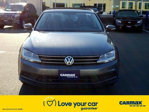 Photo 2 of 26 of 2017 Volkswagen Jetta 1.4T SE