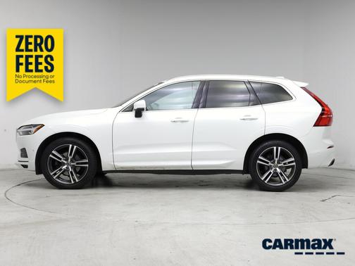 White 2019 Volvo XC60 T5 Momentum