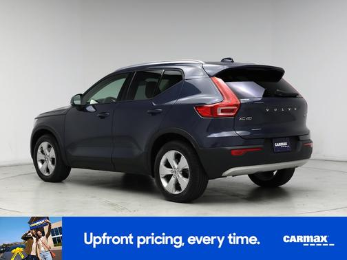 Blue 2022 Volvo XC40 T5 Momentum