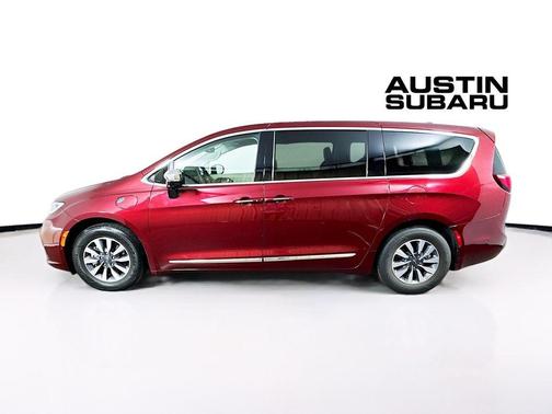 2023 Chrysler Pacifica Hybrid Limited
